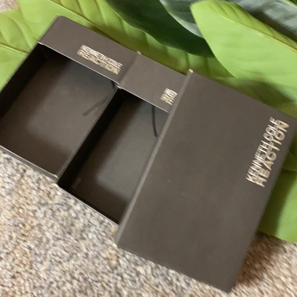 Kenneth Cole boxes - Picture 2 of 3
